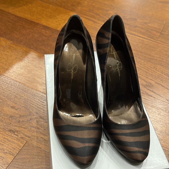 Jessica Simpson Brenda 2 saddle black zebra fabric pumps - Picture 4 of 8